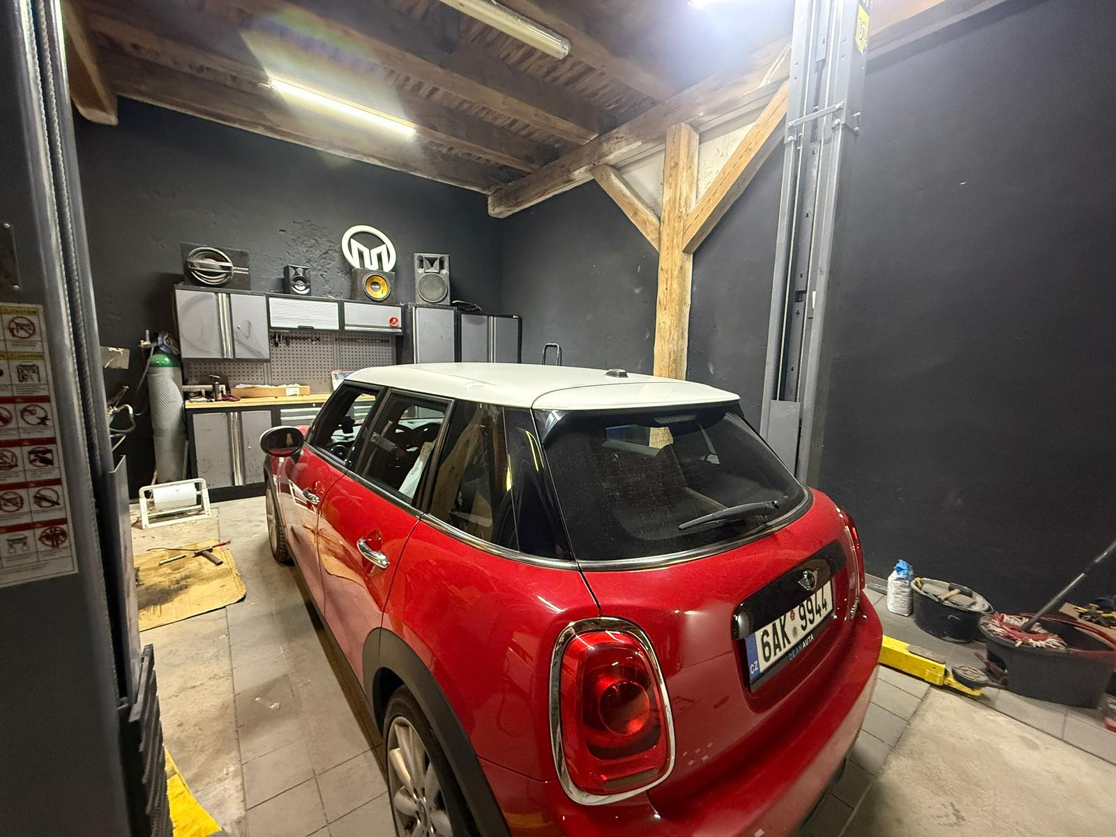 MINI F55 bez zápachu – diagnostika, kompletní čištění a návrat svěžího interiéru